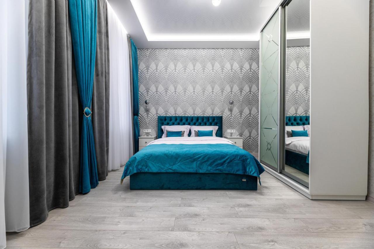 Rynok Square City Center Two Bedroom Apartment! Лвив Екстериор снимка