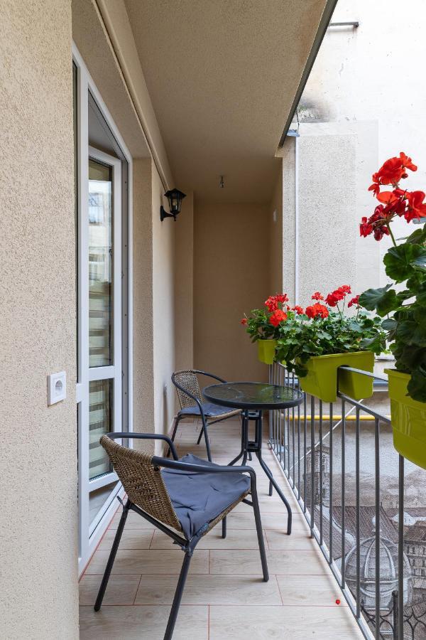 Rynok Square City Center Two Bedroom Apartment! Лвив Екстериор снимка