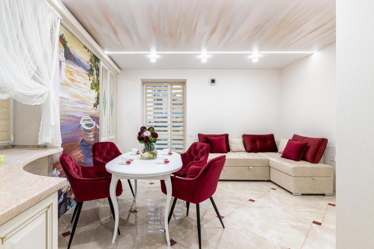 Rynok Square City Center Two Bedroom Apartment! Лвив Екстериор снимка