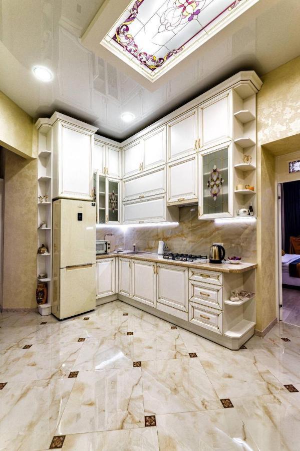 Rynok Square City Center Two Bedroom Apartment! Лвив Екстериор снимка